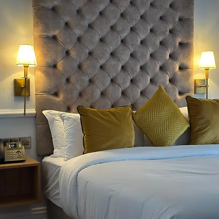 Hotel Sweeney's 2020 Limited