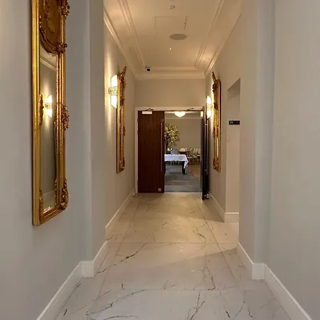 Sweeney's 2020 Limited Szálloda 4*