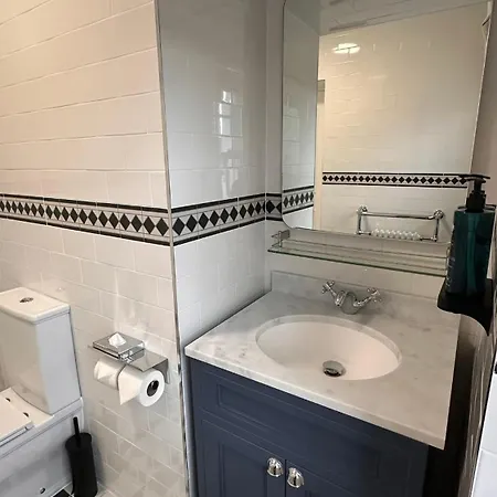 Hotel Sweeney's 2020 Limited