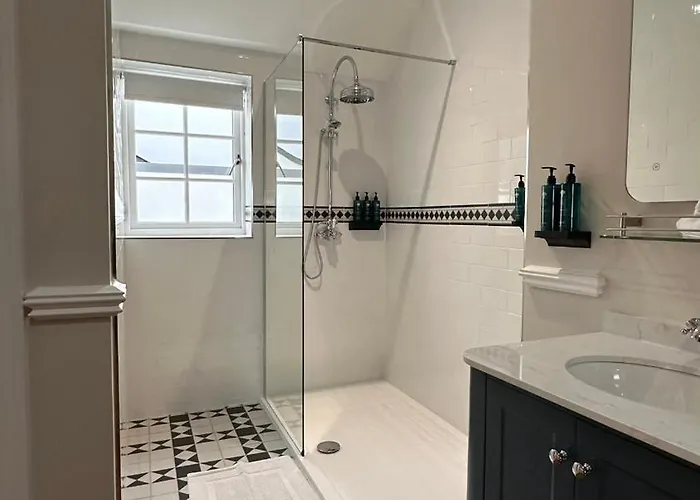 Ξενοδοχείο Sweeney's 2020 Limited 4*